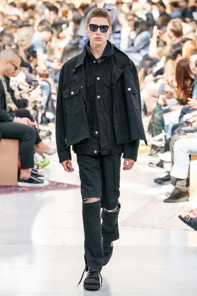 Look 30